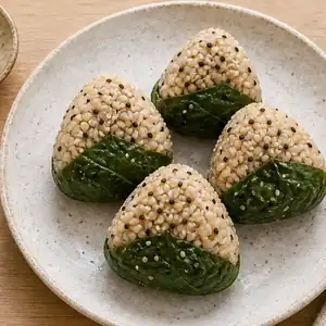 Onigiri à la patate douce et au sésame